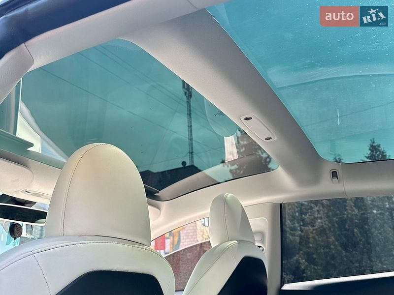 Седан Tesla Model 3 2023 в Києві