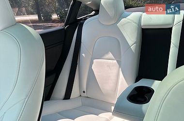 Седан Tesla Model 3 2023 в Києві