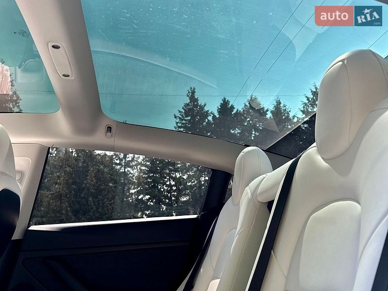 Седан Tesla Model 3 2023 в Києві