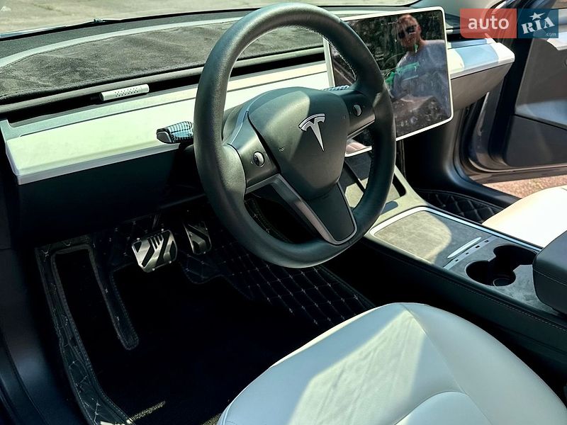 Седан Tesla Model 3 2023 в Києві