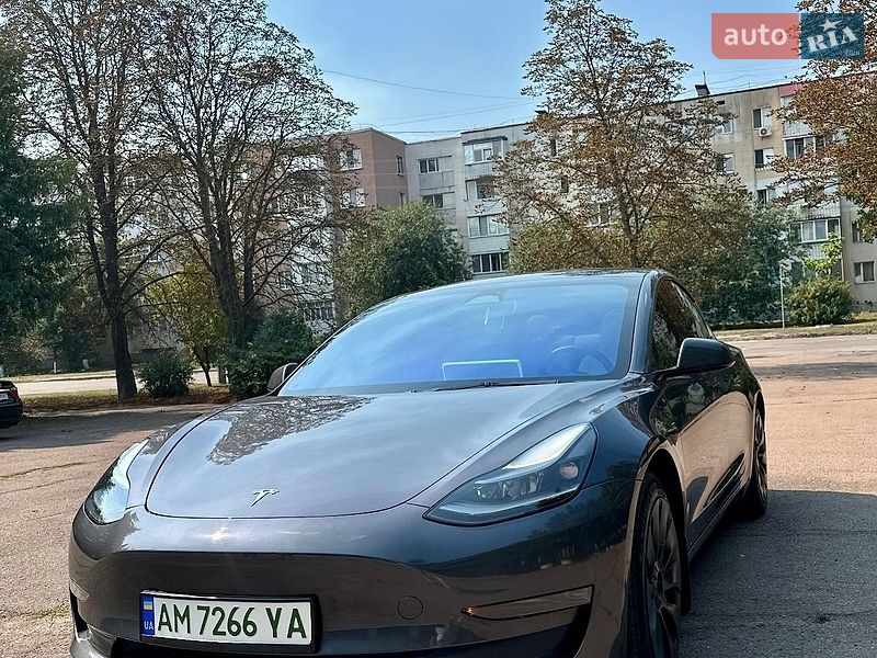 Седан Tesla Model 3 2023 в Києві