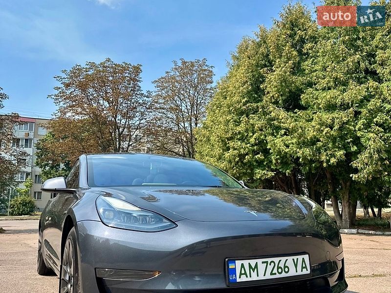 Седан Tesla Model 3 2023 в Києві