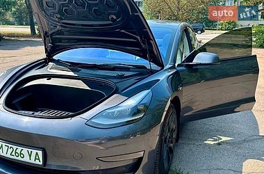 Седан Tesla Model 3 2023 в Києві