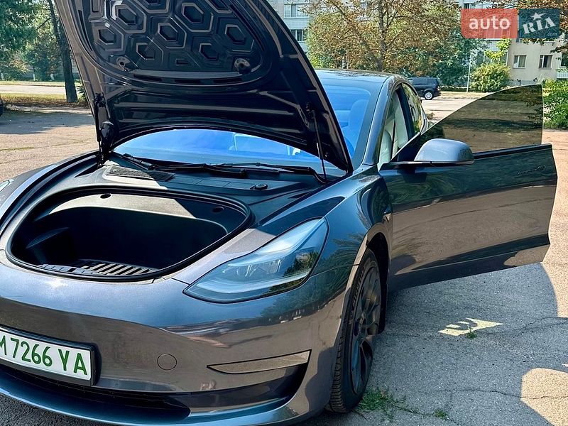 Седан Tesla Model 3 2023 в Києві