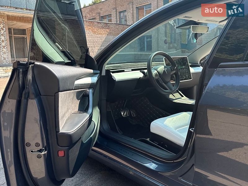 Седан Tesla Model 3 2023 в Києві