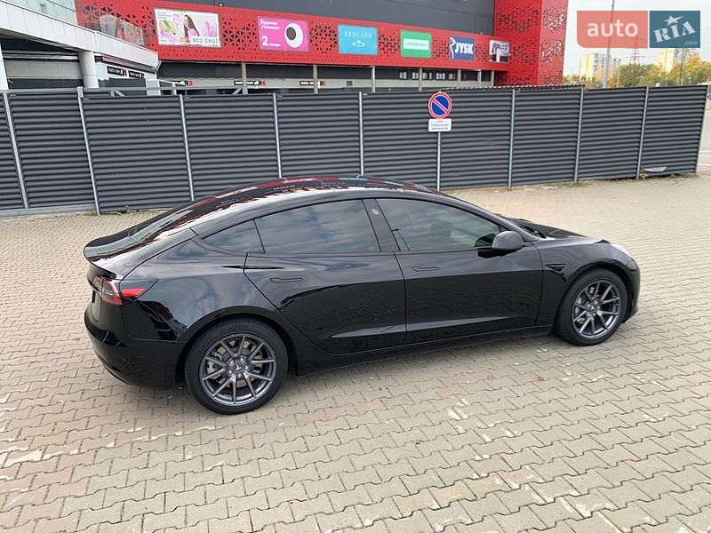 Седан Tesla Model 3 2022 в Києві