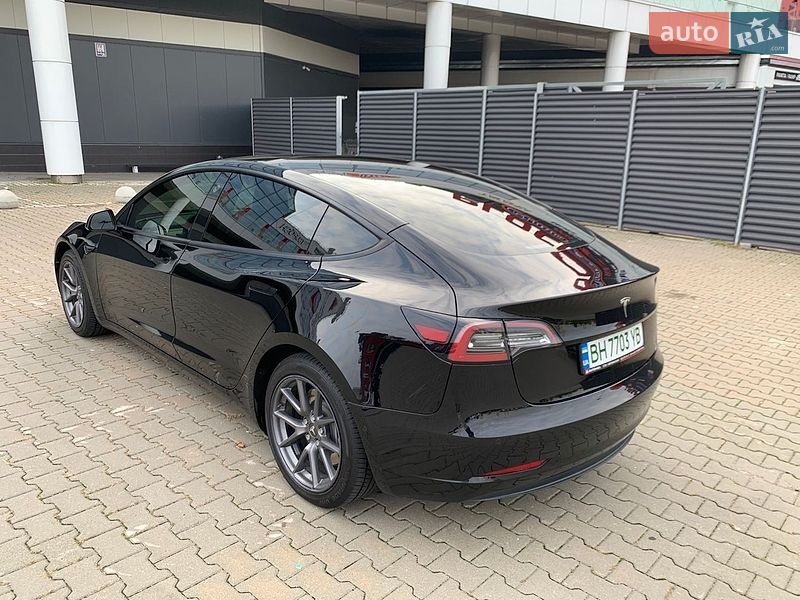 Седан Tesla Model 3 2022 в Києві