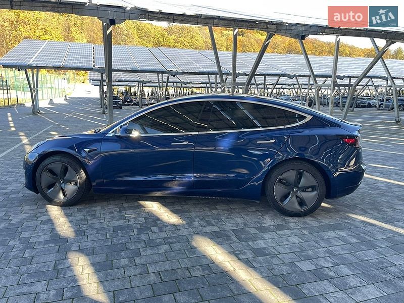 Седан Tesla Model 3 2019 в Львові