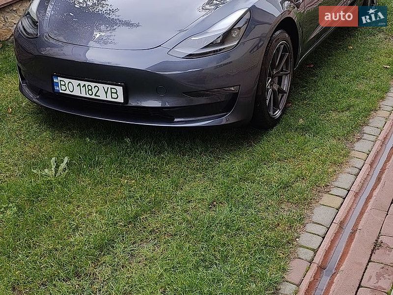 Седан Tesla Model 3 2022 в Тернополе
