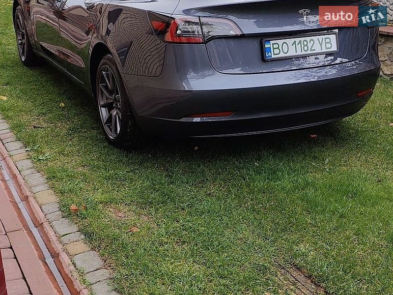 Седан Tesla Model 3 2022 в Тернополе
