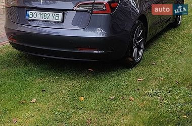 Седан Tesla Model 3 2022 в Тернополе