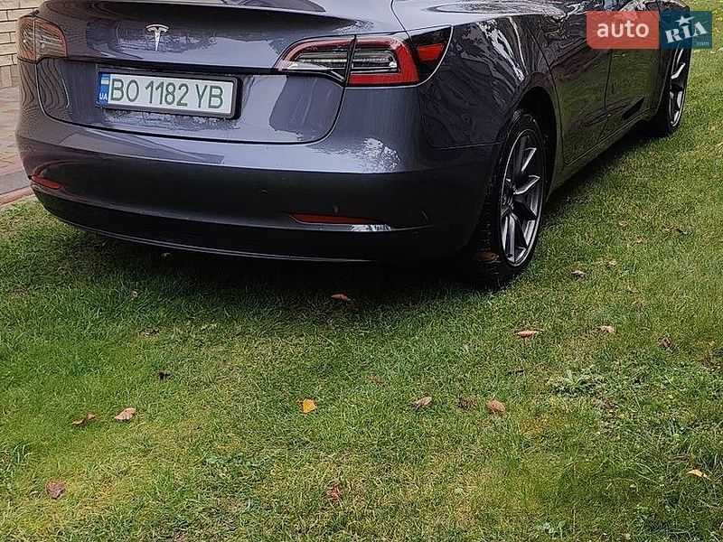 Седан Tesla Model 3 2022 в Тернополе