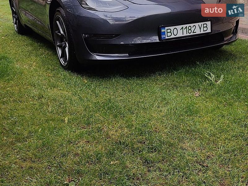 Седан Tesla Model 3 2022 в Тернополе