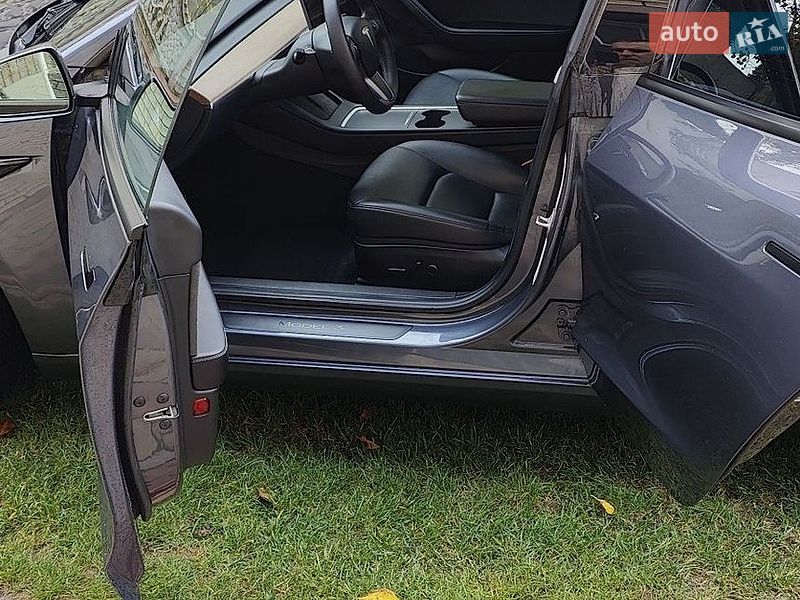 Седан Tesla Model 3 2022 в Тернополе