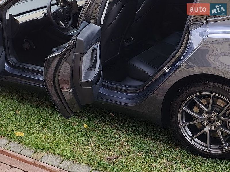 Седан Tesla Model 3 2022 в Тернополе