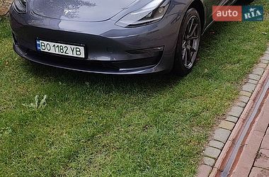 Седан Tesla Model 3 2022 в Тернополе