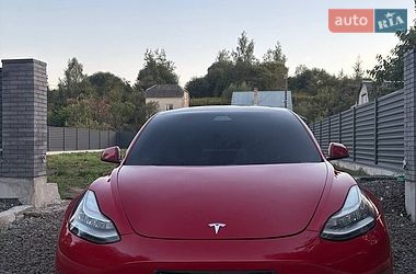 Седан Tesla Model 3 2020 в Львові