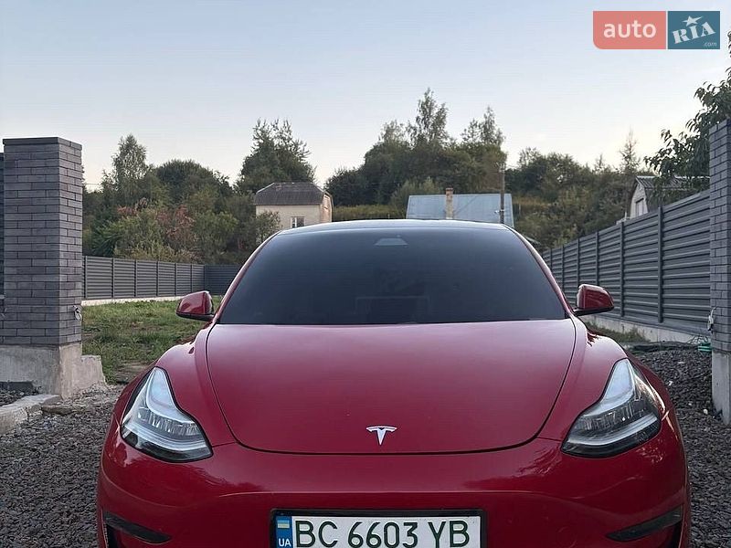 Седан Tesla Model 3 2020 в Львові