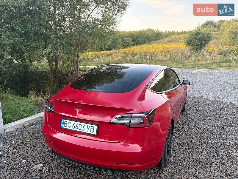 Седан Tesla Model 3 2020 в Львові
