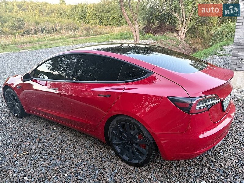 Седан Tesla Model 3 2020 в Львові
