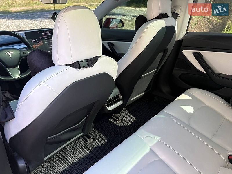Седан Tesla Model 3 2020 в Львові
