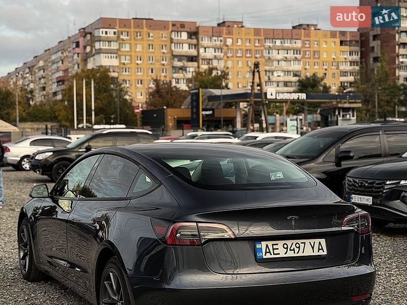 Седан Tesla Model 3 2023 в Дніпрі