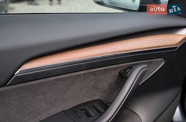 Седан Tesla Model 3 2023 в Дніпрі