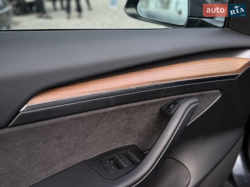 Седан Tesla Model 3 2023 в Дніпрі