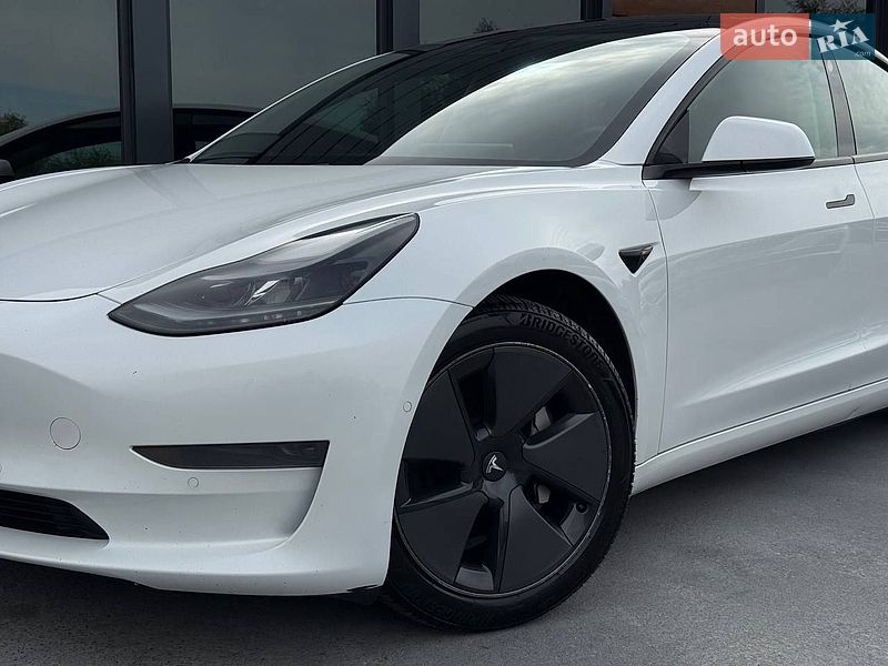 Седан Tesla Model 3 2021 в Рівному