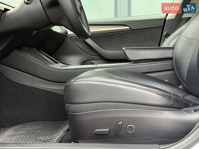 Седан Tesla Model 3 2021 в Рівному