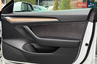 Седан Tesla Model 3 2021 в Рівному