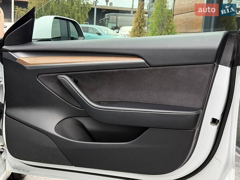 Седан Tesla Model 3 2021 в Рівному