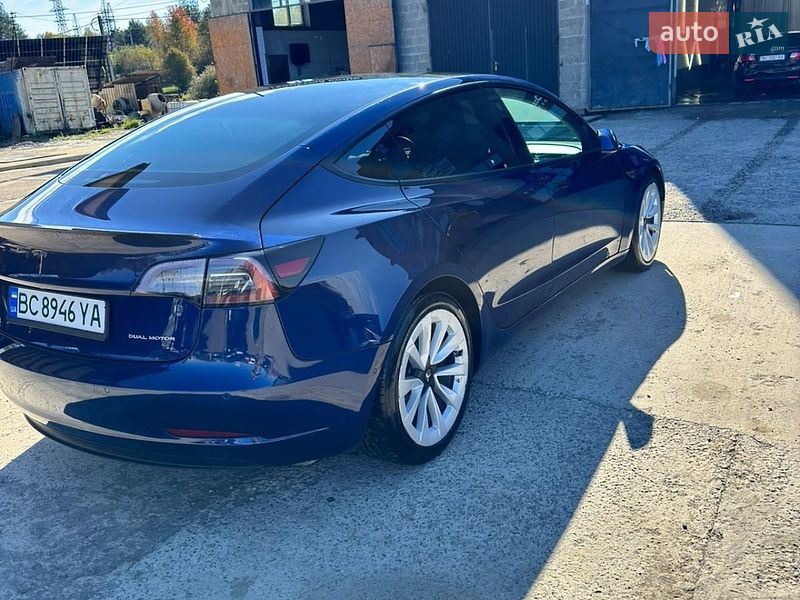 Седан Tesla Model 3 2022 в Львове