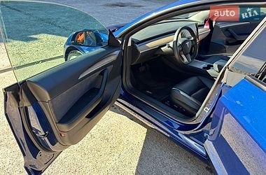 Седан Tesla Model 3 2022 в Львове