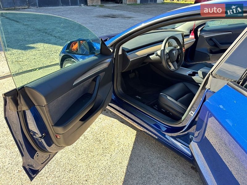 Седан Tesla Model 3 2022 в Львове