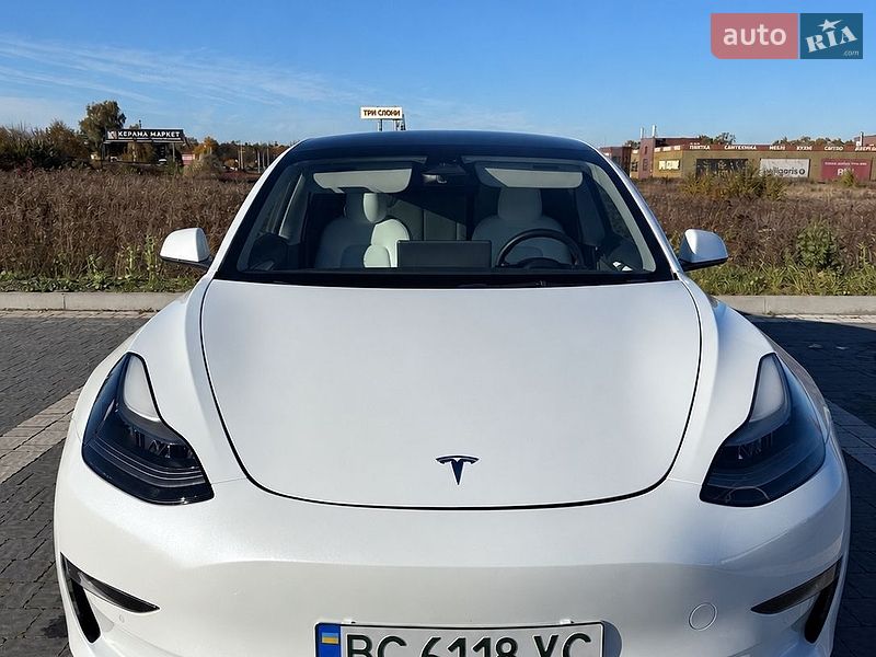 Седан Tesla Model 3 2022 в Львове