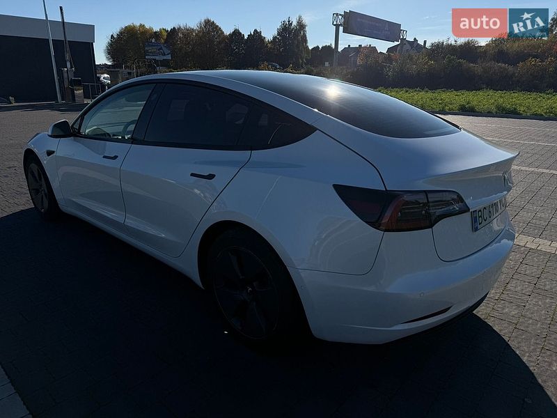 Седан Tesla Model 3 2022 в Львове