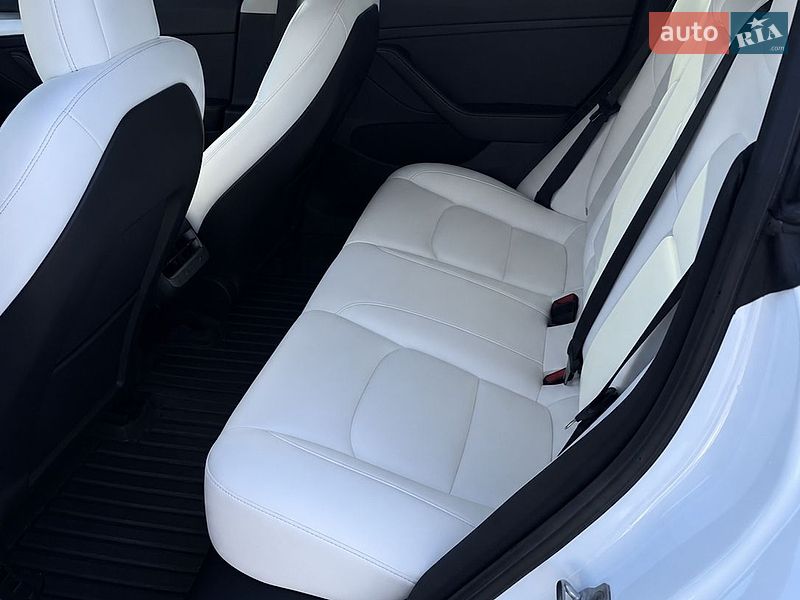 Седан Tesla Model 3 2022 в Львове