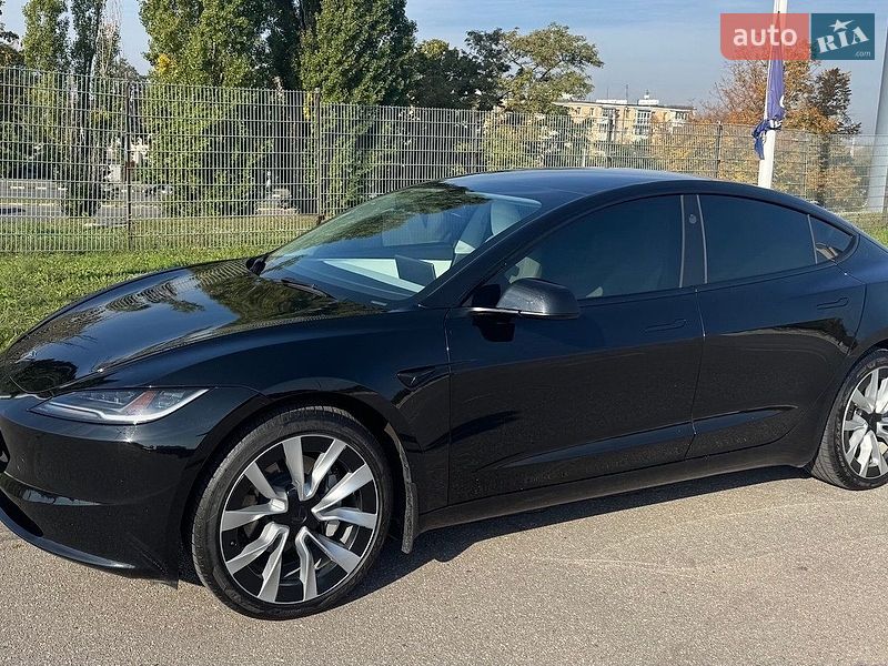 Седан Tesla Model 3 2025 в Харькове