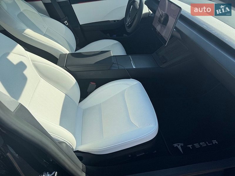 Седан Tesla Model 3 2025 в Харькове