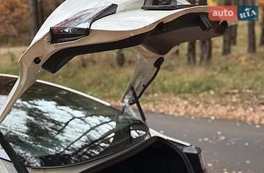Седан Tesla Model 3 2022 в Бучі