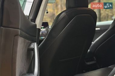 Седан Tesla Model 3 2022 в Бучі