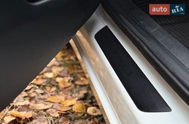 Седан Tesla Model 3 2022 в Бучі