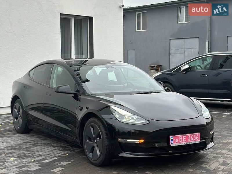 Седан Tesla Model 3 2023 в Дубно