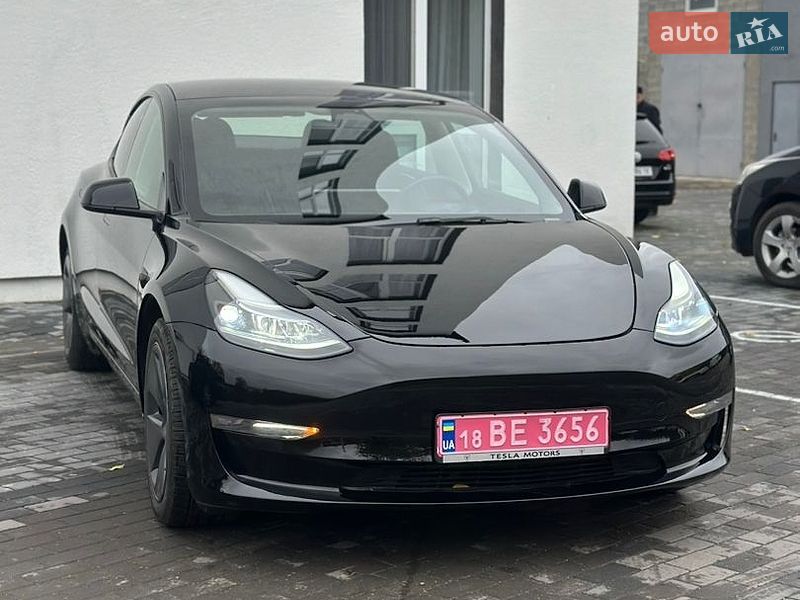 Седан Tesla Model 3 2023 в Дубно