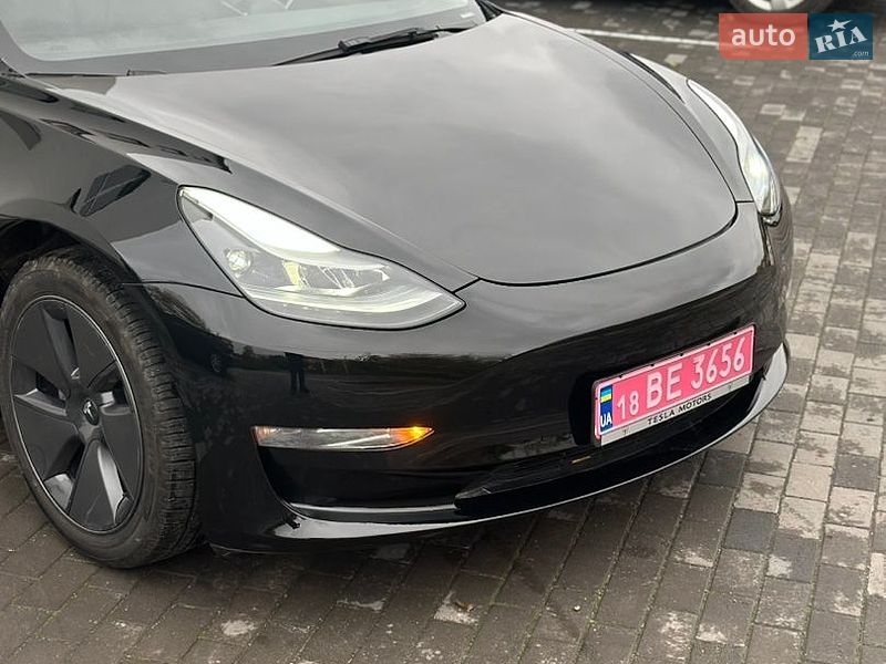 Седан Tesla Model 3 2023 в Дубно