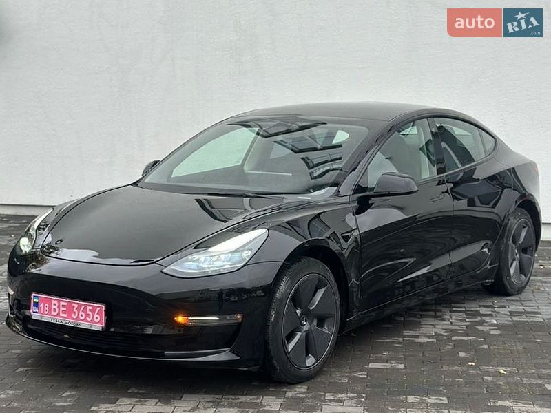Седан Tesla Model 3 2023 в Дубно