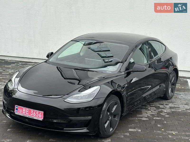 Седан Tesla Model 3 2023 в Дубні