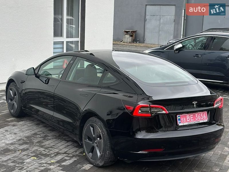 Седан Tesla Model 3 2023 в Дубно