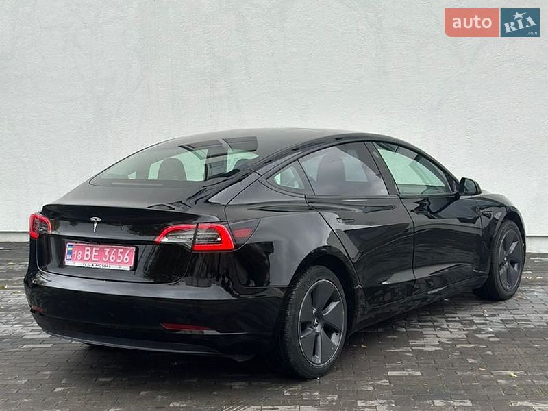 Седан Tesla Model 3 2023 в Дубно